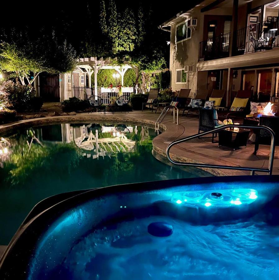 A Vista Villa Couples Retreat Kelowna Exterior photo